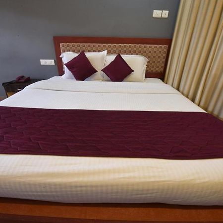 Hotel King Park Puduccseri Kültér fotó