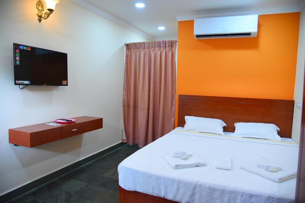 Hotel King Park Puduccseri Kültér fotó