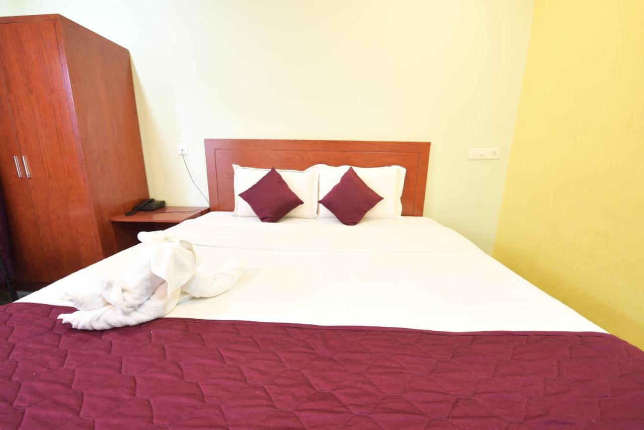 Hotel King Park Puduccseri Kültér fotó