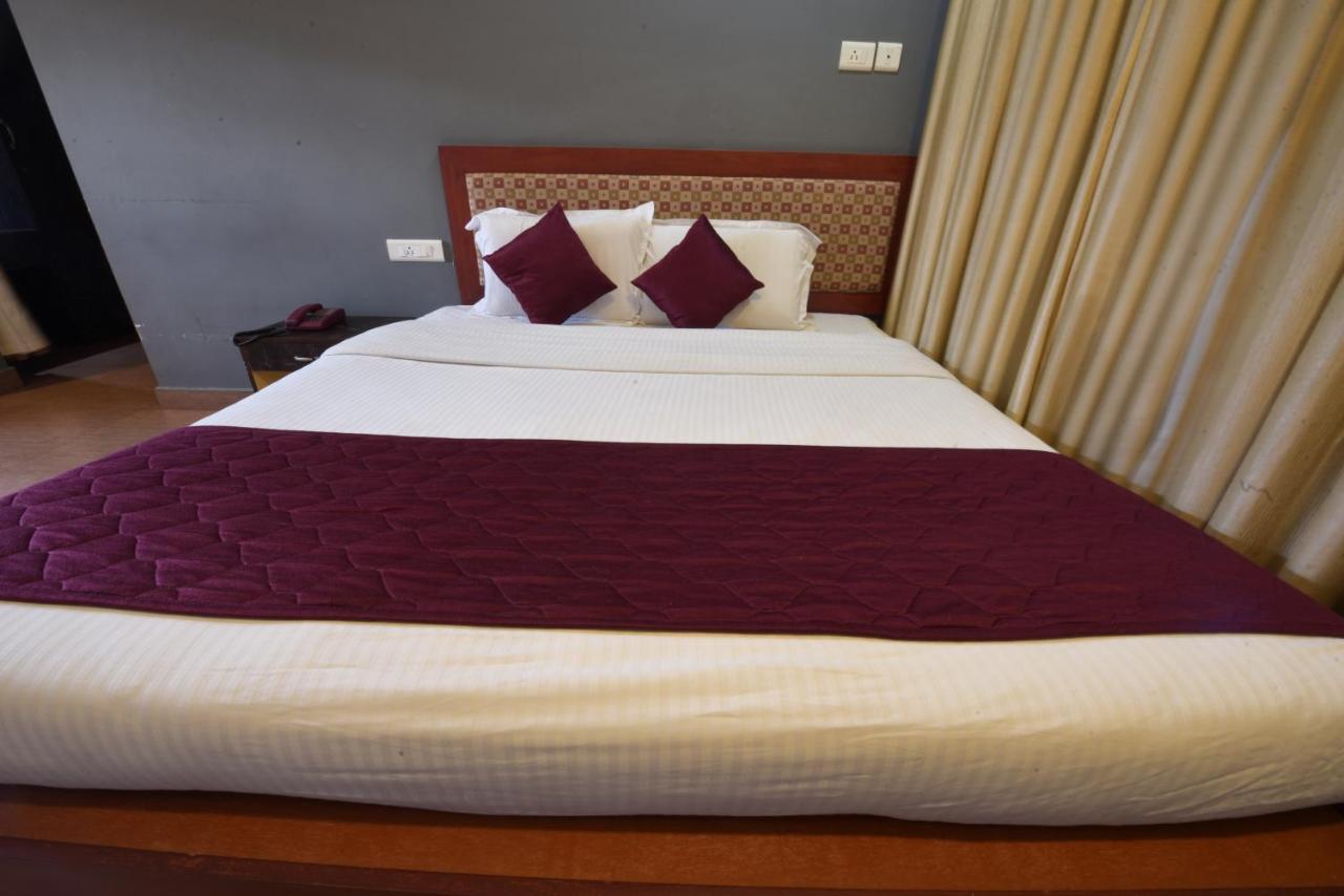 Hotel King Park Puduccseri Kültér fotó