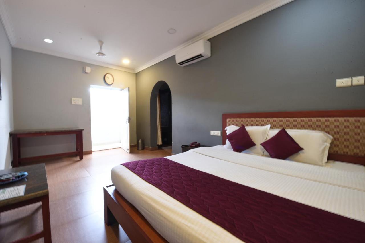 Hotel King Park Puduccseri Kültér fotó