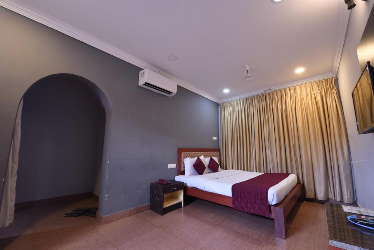 Hotel King Park Puduccseri Kültér fotó